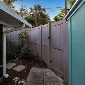 Charming Studio W Pool One Mile To Beach Pets Welcome Лейк-Ворт Exterior photo