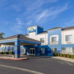 Days Inn By Wyndham Летроп Exterior photo