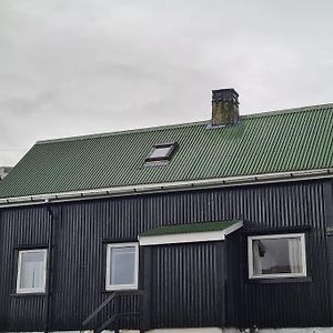 Вілла Hyggeligt Gammelt Hus I Vestmanna Exterior photo