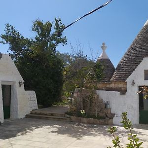 Готель Trulli Di Ivana Остуні Exterior photo