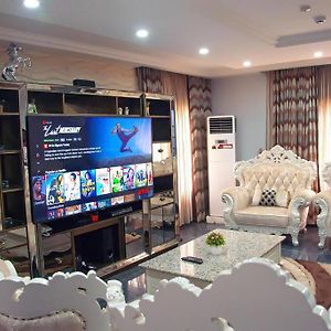 Modern Luxury Home W/ 24H Power Wi-Fi & Security Абуджа Exterior photo