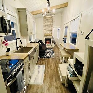 Delightful Tiny Home W/ 2 Beds And Indoor Fireplace Маккінлівіль Exterior photo