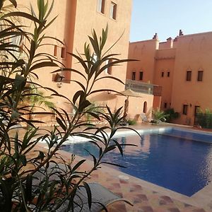 Готель Riad Ouinz Айт-Бен-Хадду Exterior photo