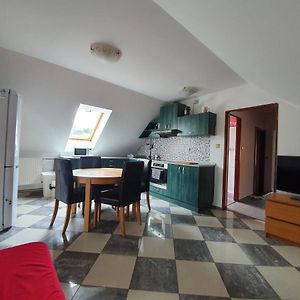 Апартаменти Apartman V Blizkosti Mesta Штеті Exterior photo