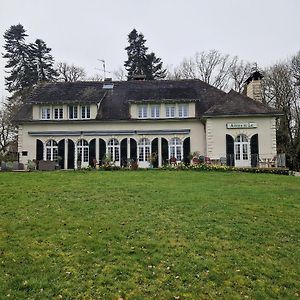 Готель Aux Berges Du Lac De Mondon Mailhac-sur-Benaize Exterior photo