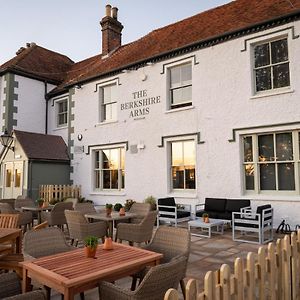 Готель Berkshire Arms By Chef & Brewer Collection Midgham Exterior photo