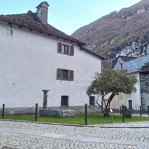 Апартаменти Armonia Edificio Storico Del 1563. Cevio Exterior photo