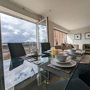 Quayside Apartment With Riverside Views & Parking Ньюкасл-апон-Тайн Exterior photo