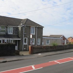 Four Seasons Guest House Pembrey Exterior photo