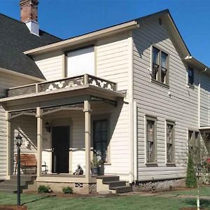 Готель Historical John Rast House Circa 1875 Розберг Exterior photo