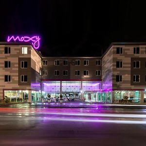 Готель Moxy Milan Malpensa Airport Казе-Нуове Exterior photo