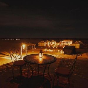 Готель Desert Paradise Luxury Camp Мерзуга Exterior photo