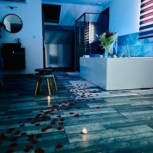 La Bulle De Romance - Love Room Tigy Exterior photo