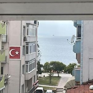 Апартаменти Cadde Ustu, Deniz Manzarali Ferah Bir Daire Gemlik Exterior photo