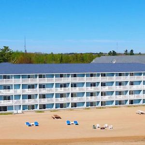 Great Mackinaw Beachfront Hotel Макіно-Сіті Exterior photo