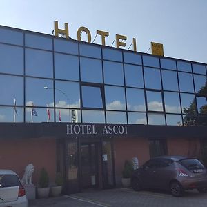 Hotel Ascot Бінаско Exterior photo