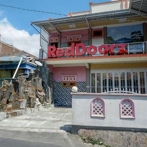 Reddoorz Near Desa Wisata Tambi Dieng Вонособо Exterior photo