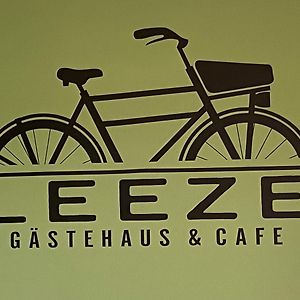 Готель Gastehaus & Cafe Leeze Бад-Дюркгайм Exterior photo