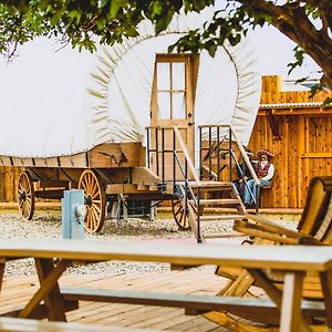 Готель The Big Texan - Cabins And Wagons Амарилло Exterior photo