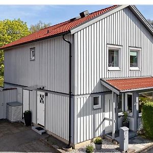 Вілла Modern And Luxurious House -13 Min By Train From Gothenburg Surte Exterior photo