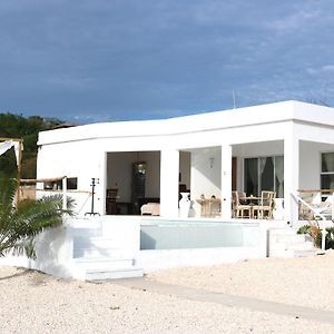 Only - Luxury Beach Villa Трежер-Біч Exterior photo