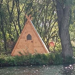 Готель Teeny Tiny Tipi Lakeside Pod Clare Exterior photo