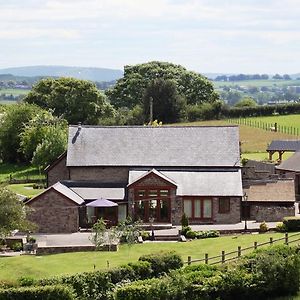 Bed and Breakfast Great Park Barn Абергейвенні Exterior photo