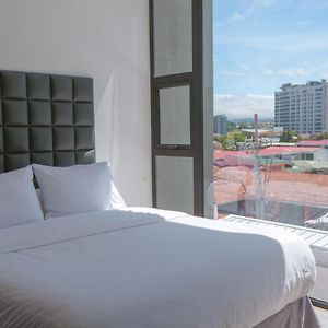 Torre Rohrmoser, City Center Apartments, Best Place 2 Stay Сан-Хосе Exterior photo