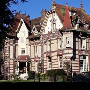 Chateau Hotel De La Rapee Rest. La Pommeraie Сержі Exterior photo