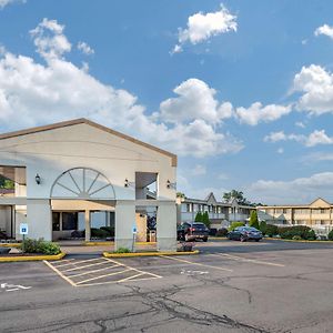 Quality Inn & Suites Vestal Binghamton Near University Exterior photo