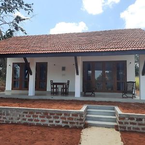 Готель Moni Farm House Wilpattu Nochchiyagama Exterior photo