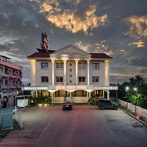 Hotel Royal Palace Karad Exterior photo