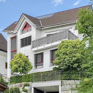 Готель Haus Zur Lilie Hinwil Exterior photo