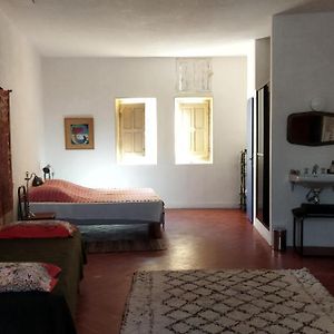 Bed and Breakfast Le Palazzo D'Orgon - Chambre D'Hotes Dans Les Alpilles Exterior photo