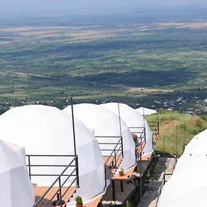 Готель Signagi Glamping Exterior photo