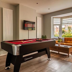 Luxury Affordable Business Stay With Pool Table Енфілд Exterior photo