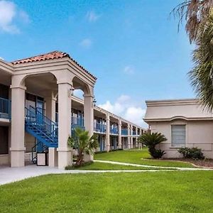 Travelodge By Wyndham Baton Rouge East Exterior photo