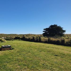 Апартаменти Coastal Gem Port Waikato Exterior photo