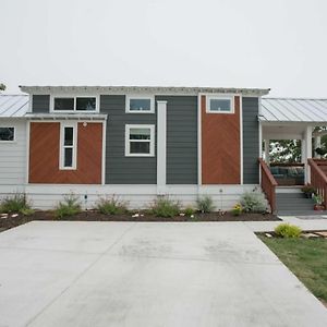 Simply Southern Tiny House Retreat Остін Exterior photo