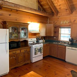 Вілла Cozy Creekside Cabin In The Heart Of Hocking Hills Laurelville Exterior photo