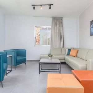 Vibe 305, Modern 2Bedroom Apartment In Awkar Дбає Exterior photo