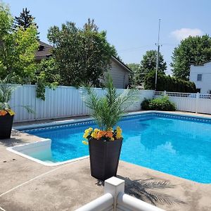Апартаменти Private Pool And Backyard * Bbq * 6 Beds * 5 Min. From Mtl Лонгьой Exterior photo