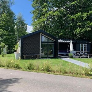 Вілла Luxe Chalet In Oosterwolde In Friesland, Op Rustig Park Met Uitzicht Op Meer En Strandje Exterior photo