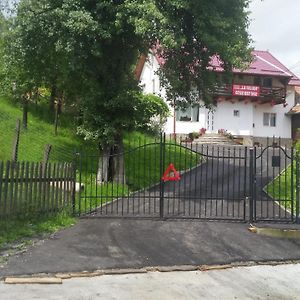 Pensiune La Iulian Моєчу-де-Жос Exterior photo