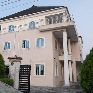 Captivating 5-Bed House Pent House In Lekki Лаґос Exterior photo