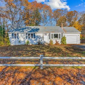 Cozy Spacious Home Walk To The Beach And 1 Mile To Downtown Hyannis Барнстейбл Exterior photo