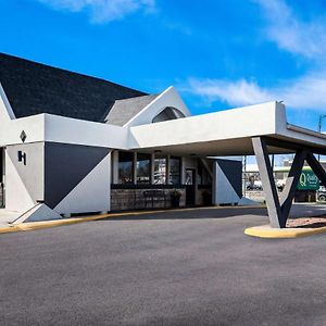 Quality Inn & Suites Near I-480 And I-29 Консіл-Блафс Exterior photo