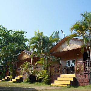 Nisarga Lake Resort Сатара Exterior photo