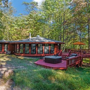 Вілла Modern Wooded Oasis W Hot Tub, Wifi, Grill, & Dome Геджсвілл Exterior photo