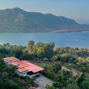 Ekam Lake House By Stayvista With Mountain & Lake Views, Outdoor Jacuzzi, Sauna, Modern Amenities & Kitchen Garden Пуне Exterior photo